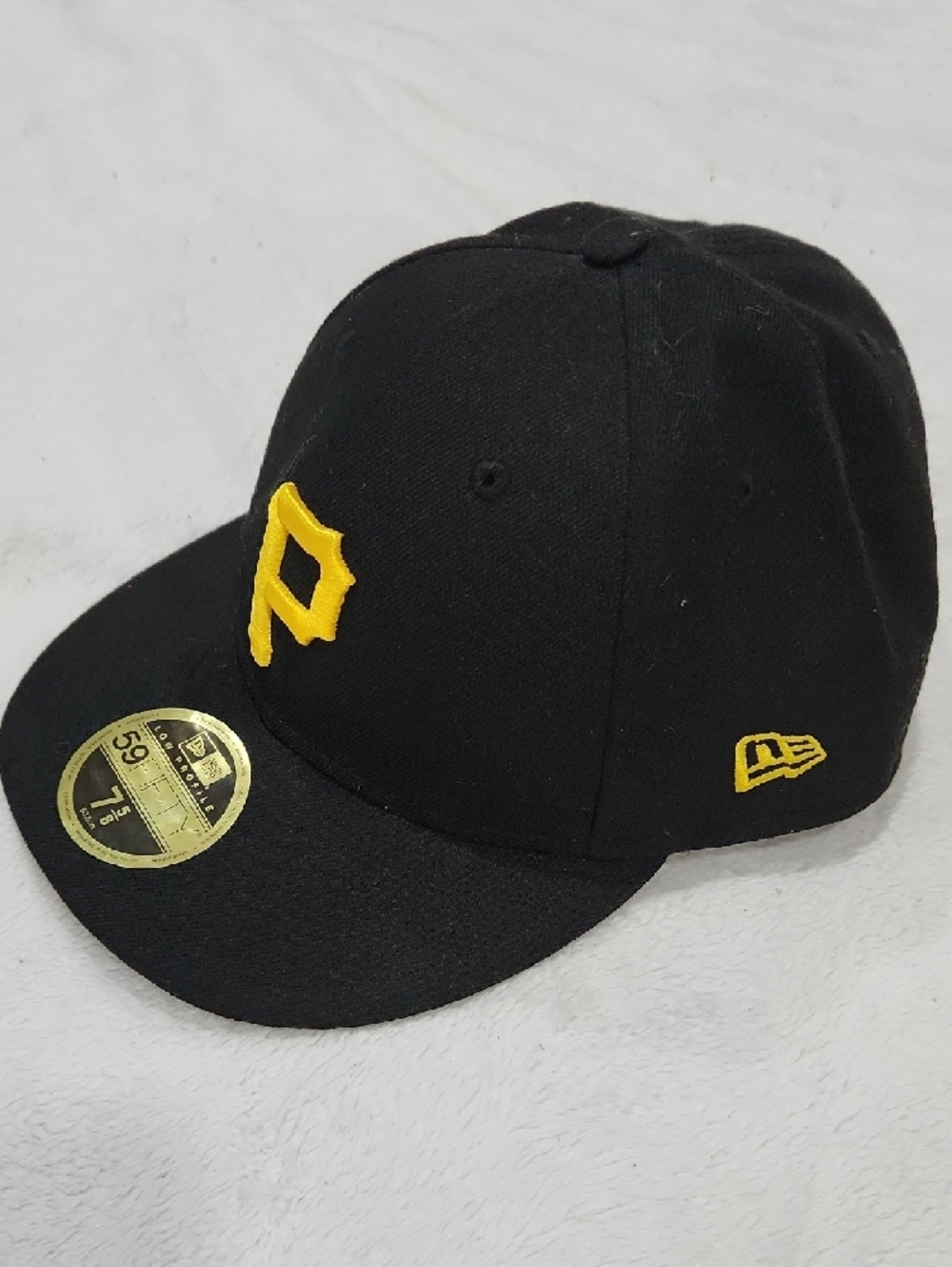 New Era Black Interior Labelled Fitted Cap with White Logos - Picture 5 of 7